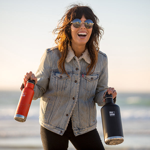 64oz-classic-with-loop-cap-n2 64oz_insulated_classic_black_beach_smile_square.jpg