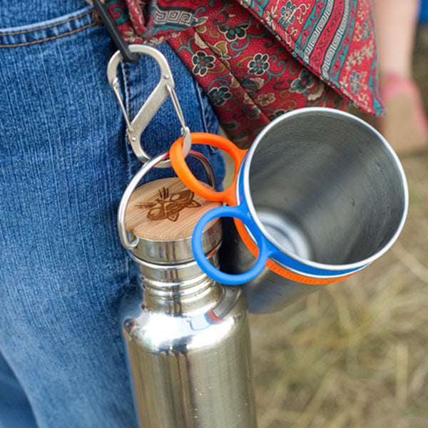 steel-s-biner-3-v7 carabiner_steel_clip_bottle_lifestyle_f9a2dad1-cd06-4894-b3ff-13476b2b5a87.jpg