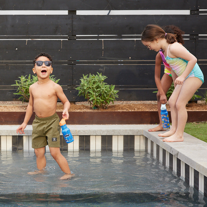 12oz-kid-s-classic-with-flip-seal-sport-cap-a7 kid_sport_flip_seal_12oz_boy_pool_square.jpg