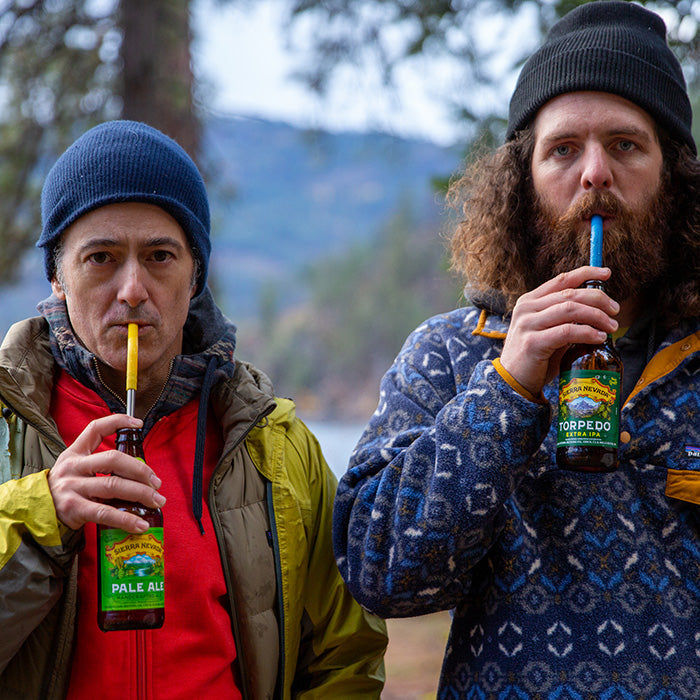 straw-4-pack-y9 recycled_steel_straws_beers_dudes_lifestyle.jpg